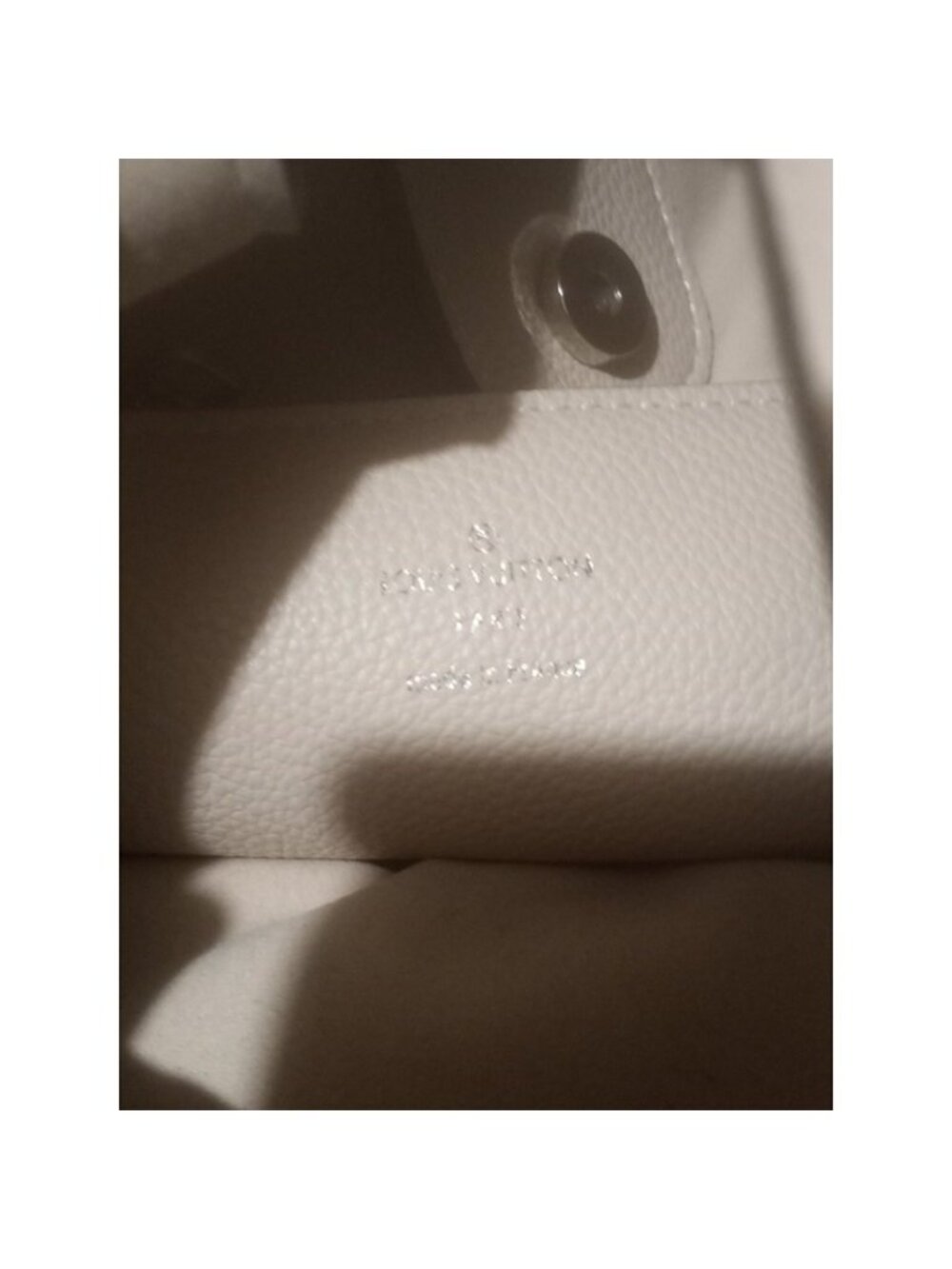 LOUIS VUITTON Paris Carmel Mahina Leather Hobo Bag White Beige - Picture 11 of 12